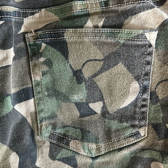 EUC Venus Size 2 Camouflaged Shorts - Picture 5 of 5